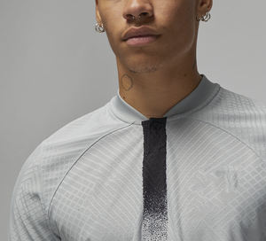 Ensemble de maillots de football/soccer personnalisés pour la nouvelle saison 2024 - 100% polyester, impression par transfert thermique, nom et logo d'équipe personnalisés, unisexe, adulte - Product Image 4