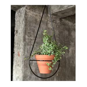 Elegante Macetero de Pared de Hierro para Decoración de Sala de Estar con Acabado Metálico Resistente y Estilo Interior Moderno - Product Image 5