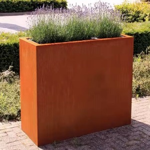 พบกับความงามอันประณีตด้วยประติมากรรมชาวไร่สมัยใหม่ที่ทำด้วยมือสีทองเงินและสีดำเคลือบเงางามอย่างสะดุดตา - Product Image 2