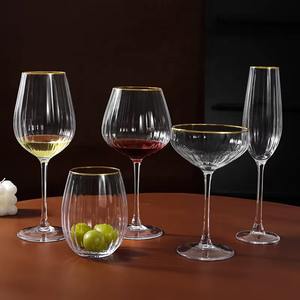 Verres à vin en cristal fantastiques avec bord doré, faits à la main et écologiques, soutenant les rituels et l'étiquette traditionnels du vin - Product Image 1