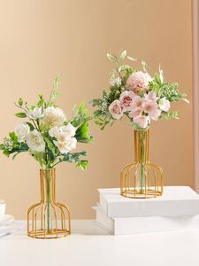 Vases à fleurs en métal à la mode avec finition en or antique, idéaux pour créer des centres de table élégants - Product Image 2