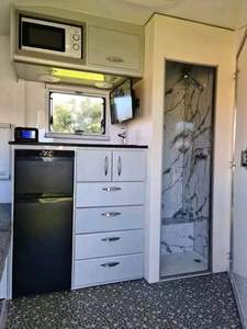 Remolque para Caballos de 6.5 Metros con Cuello de Cisne, Remolque de Lujo de Alta Gama para Caballos Grandes - Product Image 6