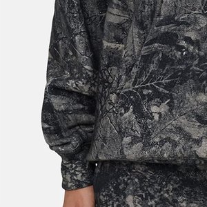 เสื้อฮู้ดลำลองลายพรางสีเทาสำหรับผู้หญิง รุ่นใหม่ล่าสุด พร้อมโลโก้สั่งทำพิเศษ สไตล์วินเทจ ดีไซน์เนอร์ เสื้อคลุมมีเชือกผูก แนวสตรีทแวร์ คอฮู้ด สำหรับฤดูหนาว - Product Image 4