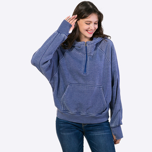 Sudadera con capucha negra desgastada con lavado ácido de gran tamaño para mujer, venta al por mayor personalizada, diseño atlético, técnica de tinte frontal para invierno - Product Image 3