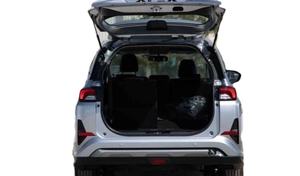 SUV d'occasion 2024, essence, automatique, extérieur argenté, intérieur foncé, sièges en tissu, conduite à gauche, R18, caméra 360°, style Force Max - Product Image 3