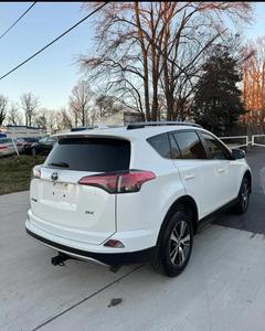 RA-V4 XLE, Interior Oscuro, Asientos de Cuero, Automático, con Volante a la Izquierda, Usado - Product Image 1