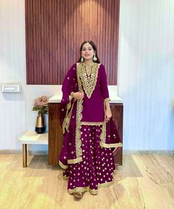 Luxueux vêtement quotidien Yukata en coton et soie avec travail Dori élégant et détails de perles pour vêtements de fête pour femmes - Product Image 6