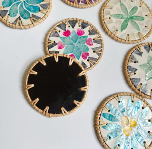 Coloré Naturel Rotin Shell Résine Tasse Tapis Dessous De Verre Tissé À La Main Isolation Pad Napperon Cuisine Maison Table Décoration - Product Image 4