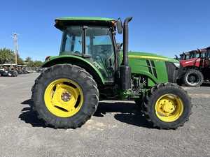 Tracteur agricole d'occasion 110 CV 4RM avec faucheuse rotative pour moteur - Product Image 5