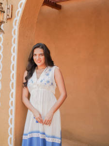 Robe midi bohème pour femmes, bleu et blanc, imprimé numérique, col en V, 100% coton, robe décontractée pour les vacances d'été - Product Image 2