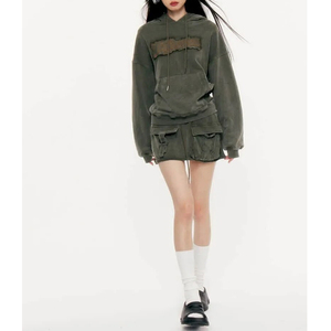 เสื้อฮู้ดดี้ผู้หญิงไซส์ใหญ่ สไตล์วินเทจ ล้างสีแบบ OEM แขนสั้น ปักลาย ปะติด ปิดไหล่ สวมใส่สบายๆ - Product Image 3