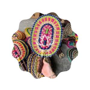 Éventail en herbe de mer, artisanat durable - Product Image 1