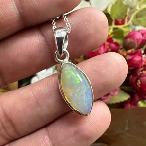 Pendentif solitaire en opale, bijoux pour femmes, plaqué or, argent sterling, style bohème, tendance, fait main, cadeau pour elle - Product Image 2