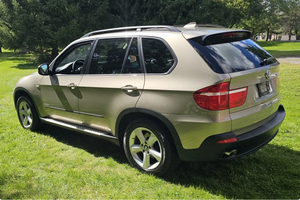 Vehículo Usado a Precio Accesible - Volante a la Izquierda |   Volante a la derecha |   2010 B M W X5 XDRIVESS48I - Product Image 3