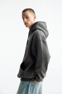 Sweat à capuche gris anthracite pour homme avec doublure en polaire douce, poche kangourou et coupe décontractée streetwear pour un usage quotidien - Product Image 4