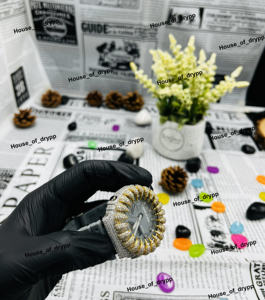 นาฬิกาเพชรโมอิสซาไนต์แบบ Iced Out หน้าปัดสีเทา ขอบหน้าปัดแบบ Silver Spike ดีไซน์โดดเด่น หรูหรา แฟชั่นระดับพรีเมียมสำหรับผู้ชาย - Product Image 4