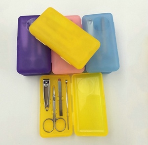 Kit de manucure et pédicure 4 pièces par Zachary Industries - Product Image 1