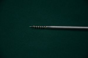 Aiguille à vis pour myome en acier inoxydable laparoscopique 5 mm x 330 mm, instruments chirurgicaux manuels réutilisables de haute qualité, certifiés CE - Product Image 3