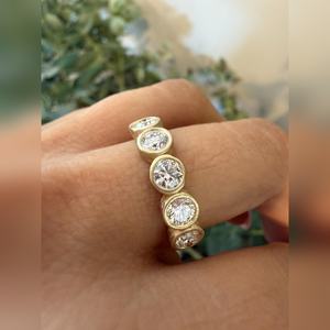 Bague de luxe pour femme en or martelé finition mate avec diamant de laboratoire rond VVS1 VVS2 de 1,50 carat – Achat en gros - Product Image 2