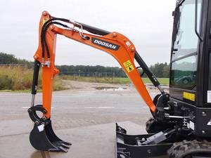 2018 Doosan DX19 Excavadora sobre orugas Nuevo 8-25 Ton Cummins Kawasaki Enerpac KAWASAKI ENERPAC Cajas de cambios Motores Bombas Rodamientos - Product Image 5