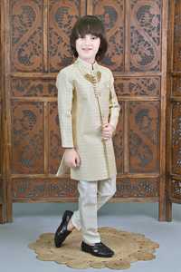 Elegante Traje Tradicional de Seda para Niños, Sherwani para Bodas y Fiestas, Sin Arrugas y con Protección Solar - Product Image 5
