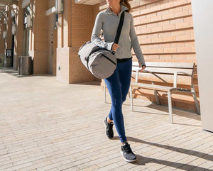 กระเป๋าเดินทางทรงกลมน้ำหนักเบาพร้อมสายสะพายไหล่แบบถอดได้ ซิปโพลีเอสเตอร์ กระเป๋าเดินทางสำหรับเล่นกีฬาแบบ unisex - Product Image 5