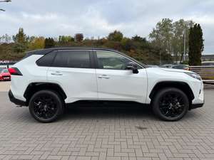 Toyota Rav4 d'occasion 2024, 4 cylindres, puissance 160 kW (218 ch), transmission automatique, 2 roues motrices (2x4), Euro 6, hybride, conduite à gauche - Product Image 3