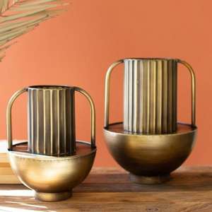 Jarrón de metal indio hecho a mano y diseño exquisito para espacios de lujo acabado pulido dorado forma y tamaño personalizados a buen precio - Product Image 1