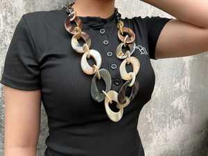 Collar de Cuerno de Búfalo Hecho a Mano para Mujer, Joyería de Primera Calidad Artesanal, Regalo Único y Moderno - Product Image 2