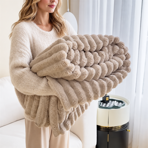 Couverture en polyester côtelé et pelucheux, idéale pour les cadeaux d'entreprise, utilisable en toutes saisons, avec options de boîte cadeau et de carte de vœux - Product Image 2
