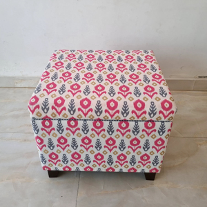 Tabouret de rangement en bois convertible brodé à la main Boho Design traditionnel pour chambre salon école hôpital - Product Image 1