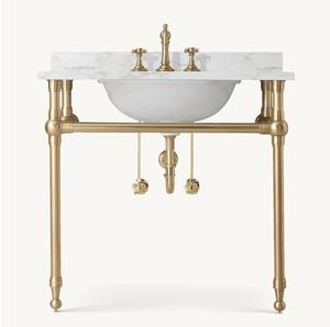 Soporte de lavabo de latón forjado a mano con motivos tradicionales y grabado personalizado para un estilo de baño clásico - Product Image 1