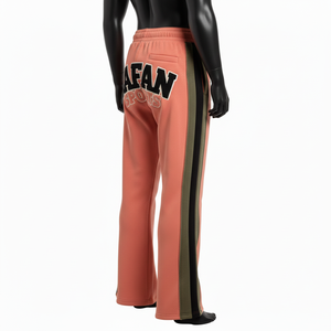 Pantalon homme en tissu doux premium 300GSM en pêche avec panneaux latéraux noirs, logo personnalisé, transfert thermique et design de patch, lavé - Product Image 2