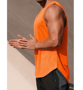 Débardeurs de sport pour hommes Performance à col rond orange, respirants, pour l'entraînement et le fitness - Product Image 1