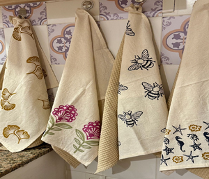 Serviettes de cuisine en coton aux tons terreux et à rayures audacieuses. Élégant et fonctionnel pour un usage quotidien. Disponible à prix de gros. - Product Image 4