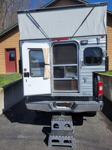 Overland Topper - Cámper Desplegable de Lados Rígidos con Techo Elevable Vertical para Camionetas Hilux, Ford Maverick de Tamaño Mediano - Product Image 2