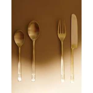 Juego de Cubiertos de Metal Opulento con Elegantes Mangos Curvos y Acabado Radiante para una Atmósfera de Cena Sofisticada - Product Image 5