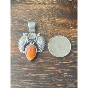 Pendentif Eli Skeets en huître épineuse et argent sterling, charme religieux orthodoxe avec incrustation de corail, rubis, diamant et perle - Product Image 3