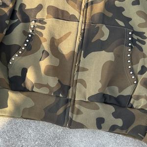 Sweat à capuche vintage à épaules tombantes avec fermeture éclair, imprimé en molleton français, sweat à capuche avec strass, logo personnalisé, sweat à capuche surdimensionné à fermeture éclair camouflage - Product Image 5