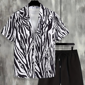 Conjunto de dos piezas de ropa informal de verano para hombre, camisa de manga corta negra, pantalones cortos de secado rápido, transpirable, logotipo personalizado a la moda - Product Image 1