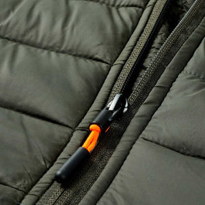 Chaquetas acolchadas de servicio OEM de alta calidad con diseño personalizado de poliéster 100% para hombres que ofrecen un aislamiento óptimo de ajuste unisex - Product Image 4