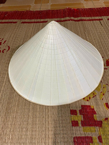 Sombrero cónico, tocado de hoja de palma natural que proporciona transpirabilidad y elegancia de sombra, un tesoro práctico y cultural de Vietnam - Product Image 2