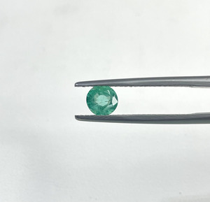Fine Quality Natural Zambian Emerald Round Cut 3.5-4.0mm Light Green Color Loose Gemstone for Making Jewellery at Best Price - Product Image 2