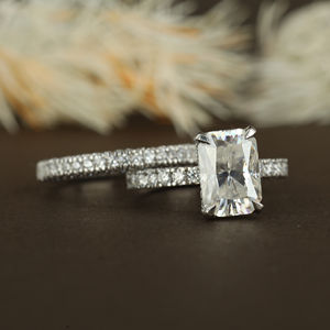 Bague de mariage personnalisée sertie d'une bande empilable pour cadeau d'anniversaire de fiançailles pour elle en diamants cultivés en laboratoire - Product Image 4