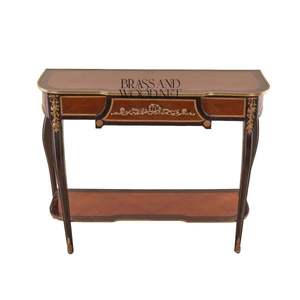 Mesa Consola Francesa Clásica de Madera Artesanal con Estante Inferior y Detalles Ornamentales de Latón, Diseño de Muebles de Lujo - Product Image 1