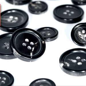 Bouton brut en corne de buffle naturelle de qualité supérieure pour accessoires vestimentaires - Product Image 1