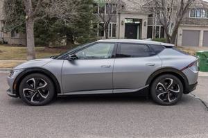 K l l A E V 6 Sedán 2022, Batería de Litio, Neumáticos R18, Asientos de Cuero, Cámara Trasera, Faros LED, Tracción en las Cuatro Ruedas, Techo Panorámico, 110kWh+ - Product Image 6