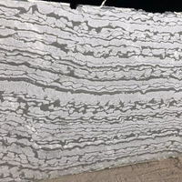 Panneaux de revêtement mural en pierre flexible en marbre blanc cristallin moderne - 2 mm d'épaisseur, durables, anti-acide, utilisation hôtelière, surface fendue