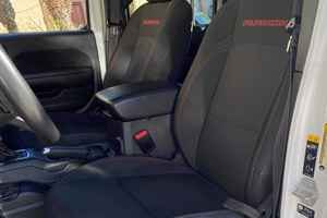 Pick-up tout-terrain d'occasion 2024, système de transmission automatique 4x4, diesel, véhicule utilitaire robuste avec toit ouvrant panoramique - Product Image 5