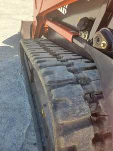 Pala cargadora de orugas compacta Kubota 2015, potencia fiable en un marco compacto con cargadora sobre orugas y componentes de núcleo de bomba - Product Image 2